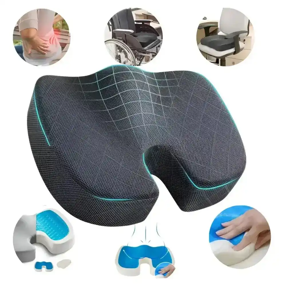 Uma almofada ortopédica para assento em formato de U, com revestimento de tecido texturizado cinza-escuro . Ao redor da almofada principal, pequenas imagens circulares ilustram seus benefícios e aplicações. Na parte superior, os círculos mostram uma pessoa sentindo dores na região lombar, uma almofada posicionada em uma cadeira de rodas e também em uma cadeira de escritório. Na parte inferior, as ilustrações revelam o interior do produto com uma camada de gel azul sobre a espuma de memória, além de um gráfico que demonstra a distribuição anatômica do peso corporal ao sentar.